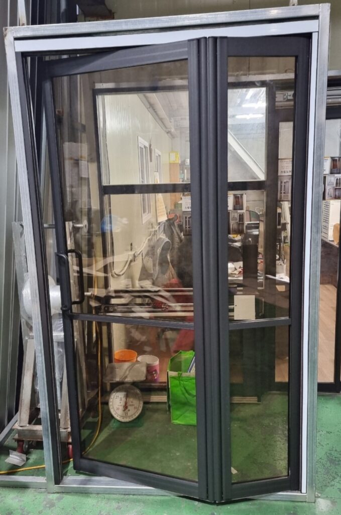 1948697120_OdG9aJre_810f339b8f47432be758d9f2aa41d5694aefed6d.jpg 이미지크게보기